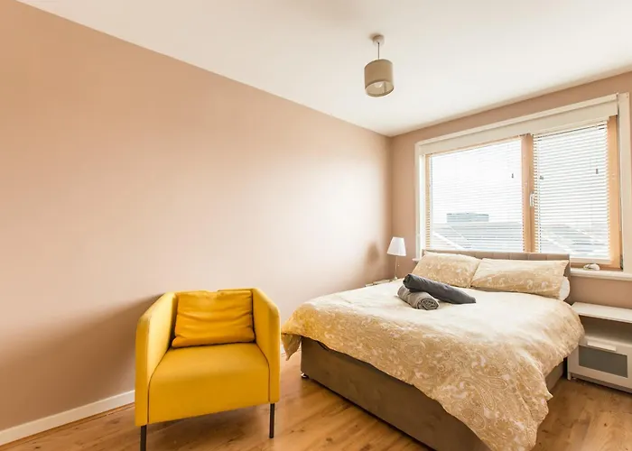 Stylish At Aviva Apartment