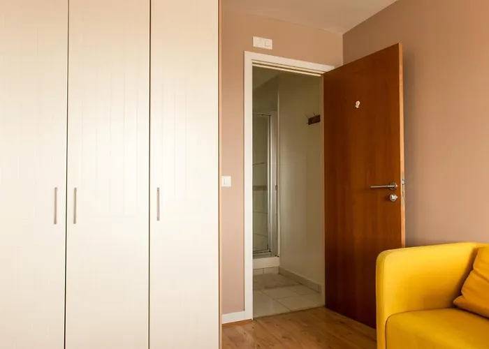 Stylish At Aviva Apartment