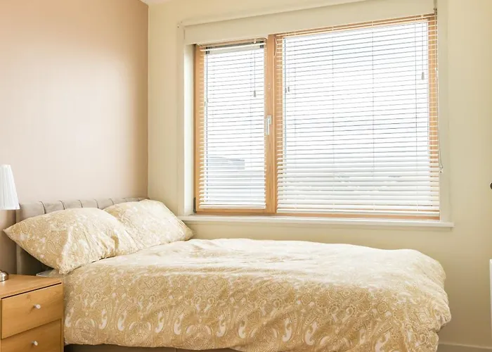 Stylish At Aviva Apartment *