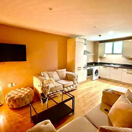 Stylish At Aviva Apartment