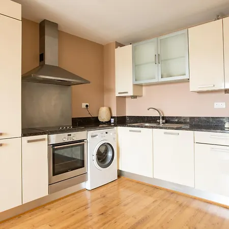 Stylish At Aviva Apartment