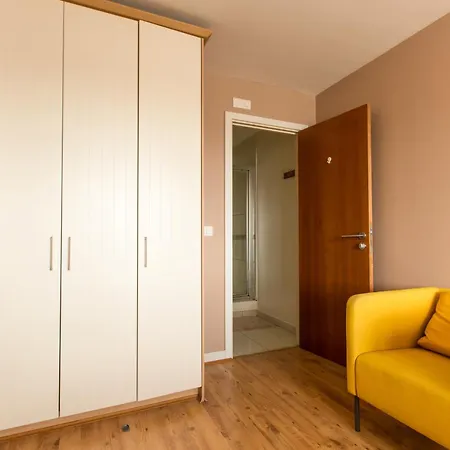 Stylish At Aviva Apartment
