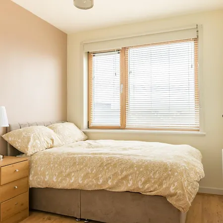 Stylish At Aviva Apartment *