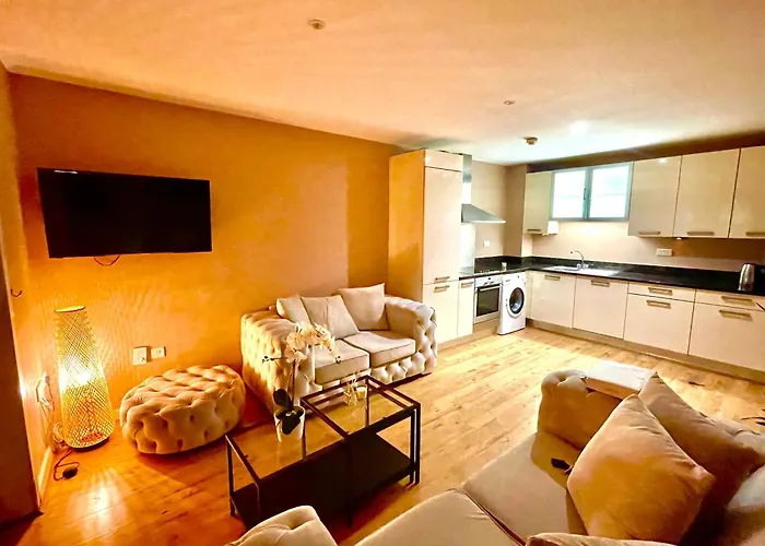 Stylish At Aviva Apartament