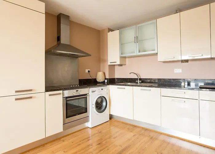 Stylish At Aviva Апартаменты