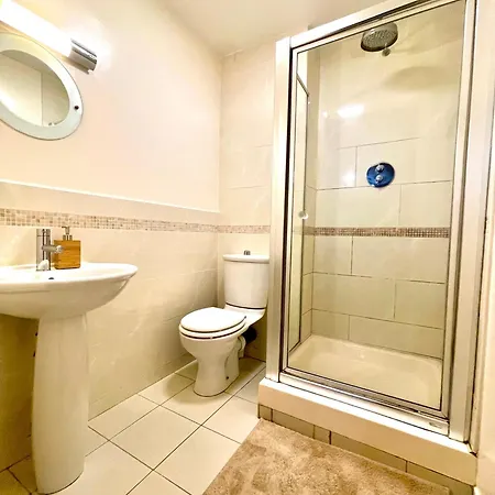 Stylish At Aviva Apartment